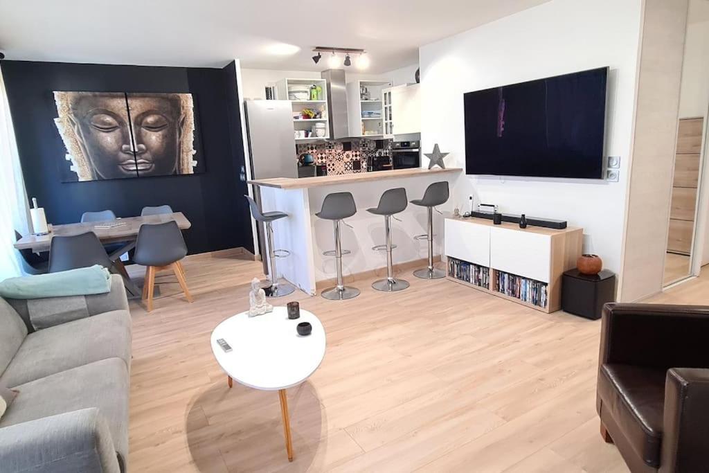 Charmant Logement Avec Jacuzzi マント・ラ・ジョリー エクステリア 写真