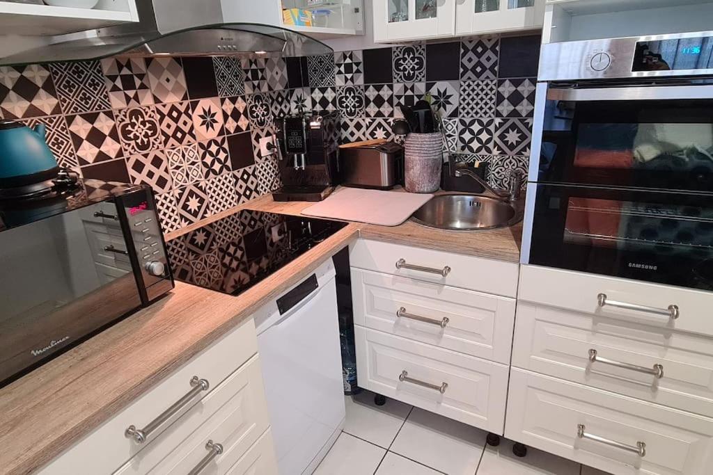 Charmant Logement Avec Jacuzzi マント・ラ・ジョリー エクステリア 写真