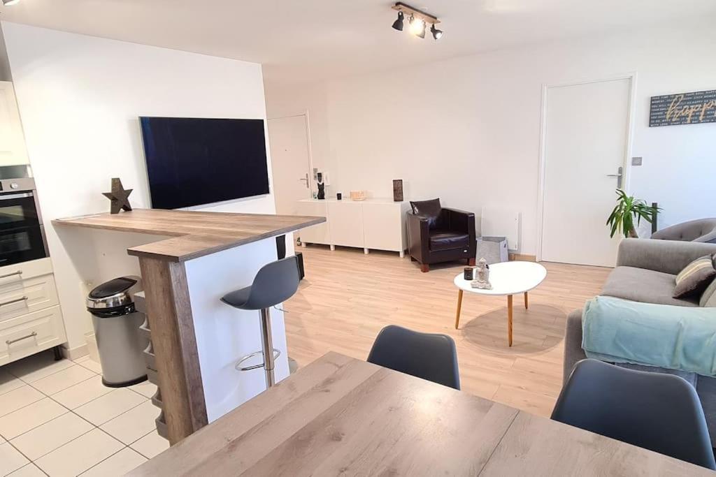 Charmant Logement Avec Jacuzzi マント・ラ・ジョリー エクステリア 写真