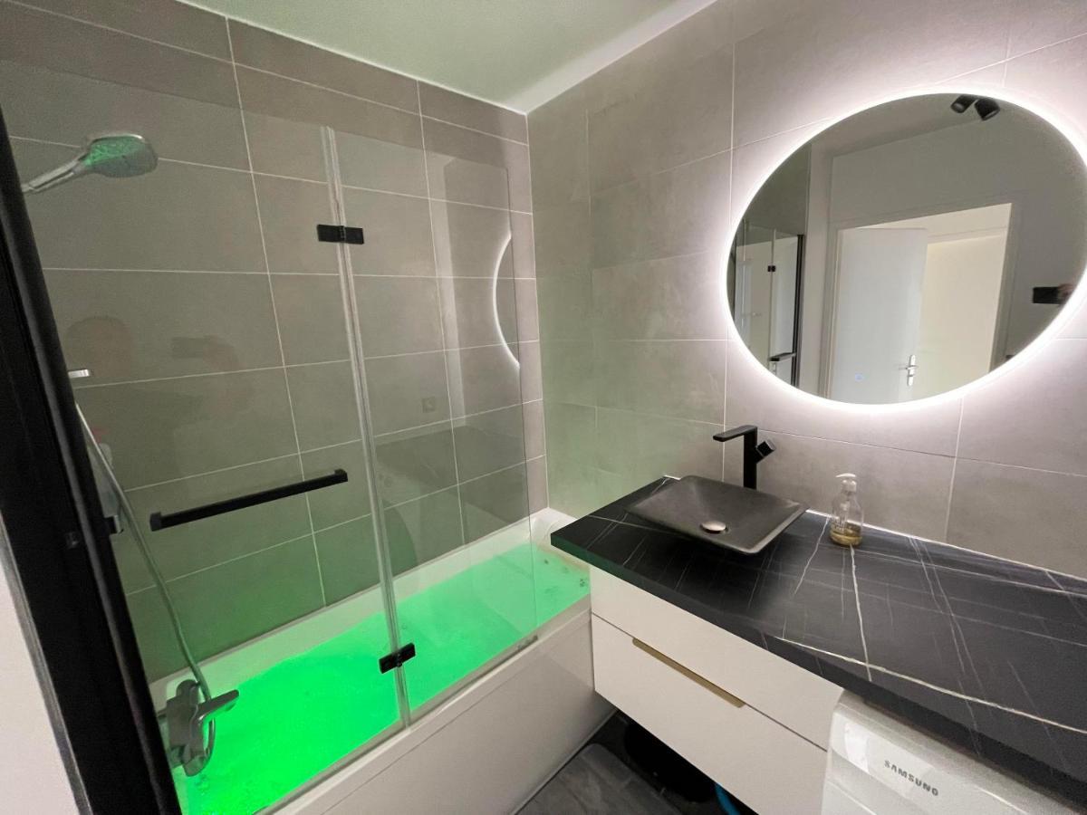 Charmant Logement Avec Jacuzzi マント・ラ・ジョリー エクステリア 写真